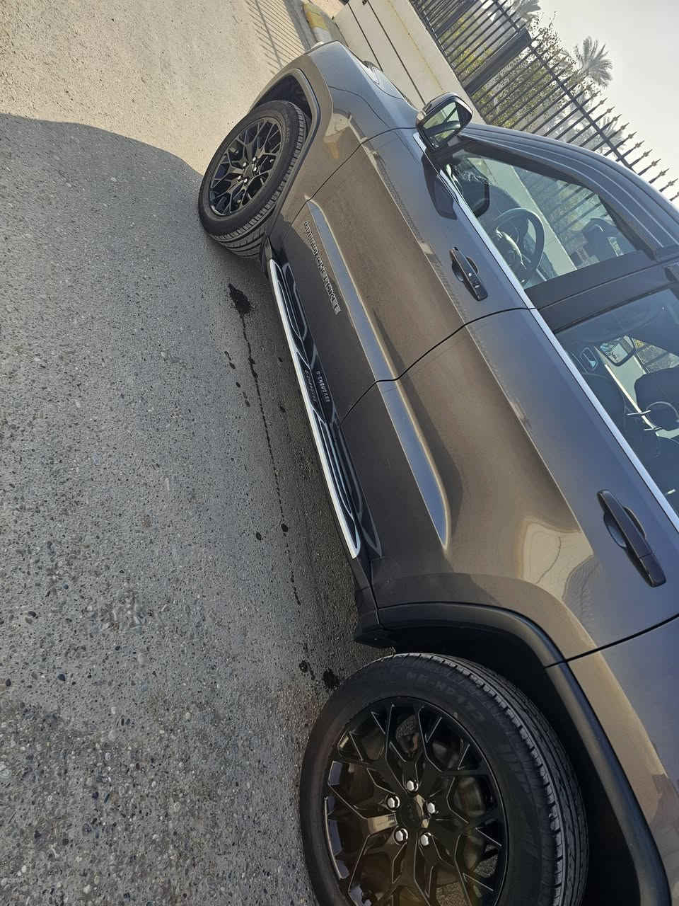 جيب ٢٠١٧ فول مواصفات رقم بغداد دولي كلين بيها صبغ شبر بالهلال مال الجاملغ الامامي سياره جاهزه كير محرك تبريد تخم تاير السعر ٢٢٠ وبيها مجال بسيط استفسار *********** مكان السياره الضلوعيه
