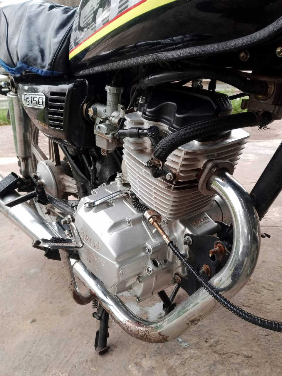 السلام عليكم 
دراجه سيفان.موديل 20 
محرك خير من الله 
سلف كهربائيه شغاله
اواق كامل 5اوراق 
السعر 375 وبي مجال حگ الجيه 
المكان ديالى الخالص التحويله ***********
