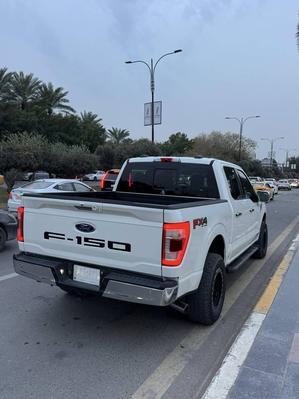 للبيع فورد  هايبرد F150 لاريات
موديل 21

رقم بغداد 

مواصفات. لاريت 

فول عدا لفتحه  

ضرر جاملغ و البنيد بدون اي دواخل 

حساسات  خلفية وامامية

 كير طرح 10نمر 

مكينه 3500 باور بوس

رادار 360درجه

كامرة 360 درجة

لايت  زنون Lad 

شاشات  ديجيتل  وكار بلي حجم كبير فول مواصفات 

قيادة ذاتيه و تحديد مسار واتو ستوب توقف ذاتي

كشنات تدفئة وتبريد 

منافذ كهربائية داخل السيارة 

ورمز دخول ابواب 

انارة محيطية 360 درجة 

باب كهرباء للبدي 

منافذ كهرباء 220 فولت و كذلك 110 فولت بكل مكان بالسيارة  منفذ بالبدي  

وضعيات القيادة اكثر من 7 انظمة ( جبلي و صحراوي و اقتصادي و طبيعي و سبورت و سلس و صخري و ممطر الخ...)

مكان السيارة بغداد حي الجامعة 

*********** 

 السعر 28000 الف
