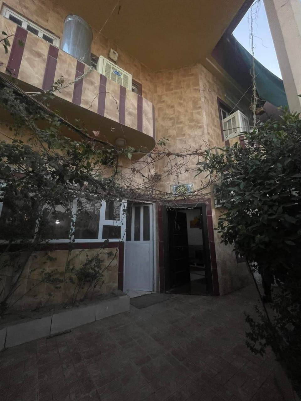 رقم الاعلان 2323
دارللبيع  190م طابقين
#نوع العقار طابو صرف (بسم شخص واحد)
كركوك طريق بغداد مقابيل دجاج كهرمانة
#مكونات:
طابق الاول 
مطبخ حار بارد
استقبال
صحيات
غرفتين نوم 
هول 
طابق الثاني: 
هول 
اربع غرف نوم 
صحيات
فول خدمات
فرل سيراميك
قريب من سایتین
منطقة راقية جدا
#سعر 380مليون و بي مجال
☎️*********** واتساب
☎️*********** واتساب
#مكتب_ازاد_للعقار
