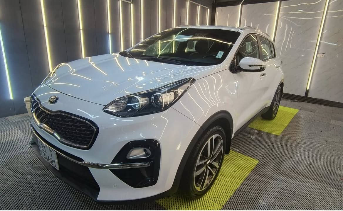 السلام عليكم
سبورتج 2019 خليجي 
مكفول صبغ وضربه وتبديل 
ماشيه 45 الف جديده مابيه اي نقص 
وضع شركه
السعر 177 ورقه 
رقمي ***********
