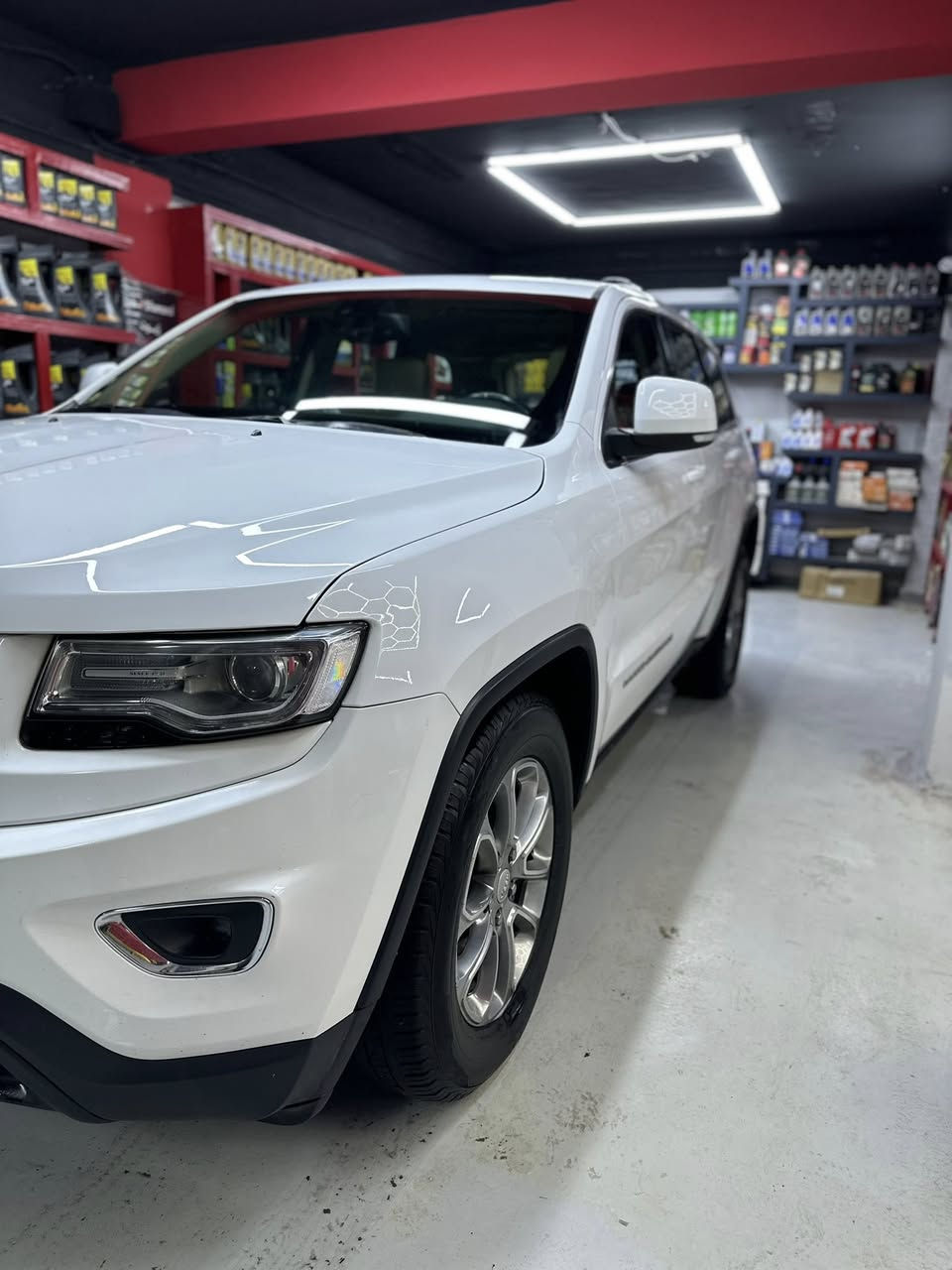 جيب لاريدو 
موديل 2014 خليجي 
مكفوله من الصبغ والبارد 
بصمتين 
شفتات ستيرن 
كشنات كهرباء 
فتحة سقف 
مواصفات ال لاريدو  معروفة 
بيها شخط بالجاملغ الخلفي 
ورصعه بالجاملغ الامامي 
ماشية 130 الف كيلو 
مكانها بغداد الكراده 
السعر 240 
***********
