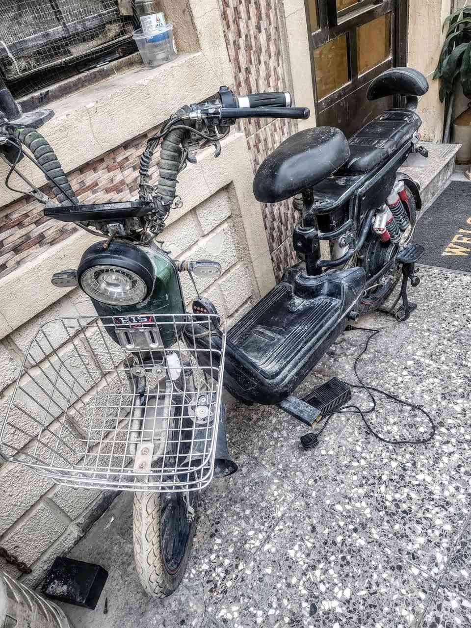 دراجة شحن نوع HIS نظام 5 بطاريات للبيع ب100 الف و بيهة مجال قليل ..
الدراجة شغالة و تمشي بس بطاريات شبه منتهية و نقص ذراع و صينية و النظافة مثل ما موضحة بالصور .. العنوان بغداد / حي الحسين للتواصل *********** .. لا يوجد توصيل
