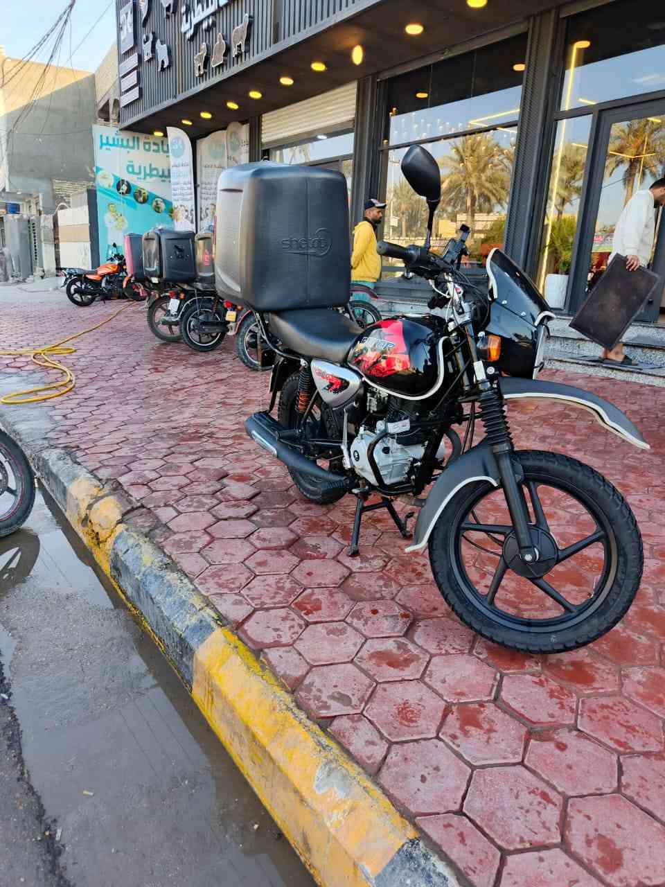 السلام عليكم دراجة بوكسر رقم اربيل تحويل شوكت متريد كفالة عامه
السعر موديل 2024 السعر 3 وبيها مجال 
***********
