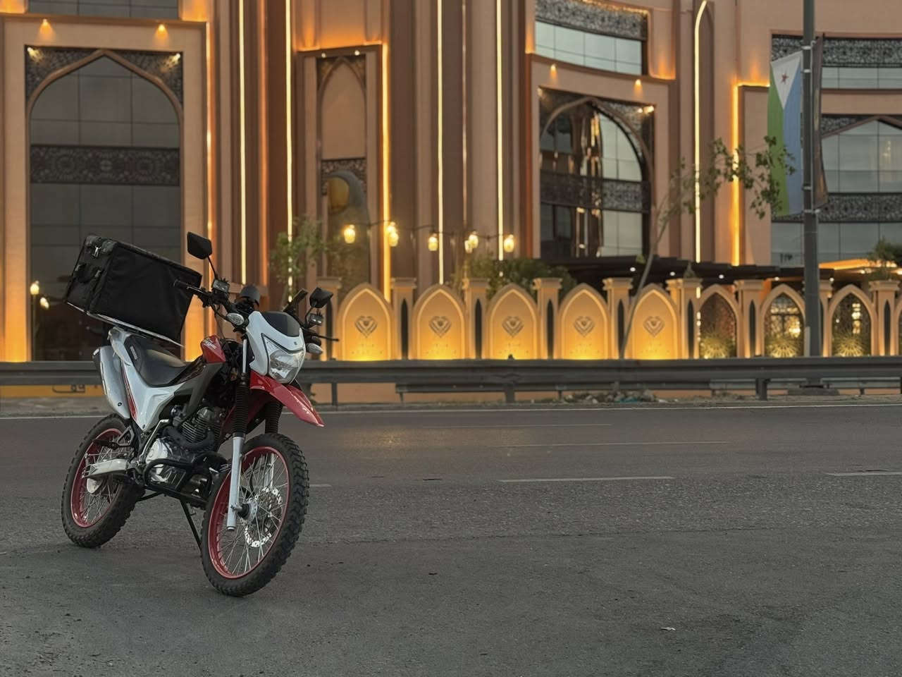 سلام عليكم من رخصت الادمن قفاز لونسن موديل 2022حجم المكينه 150سعرها 1700 وبيها مجال والدراجه باسمي مكاني بغداد حي الخضراء او عامريه رقم اربيل ***********
