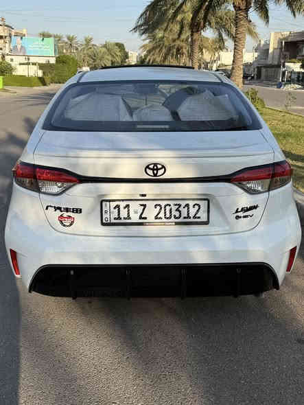 اخوان السلام عليكم. 
عندي كورلا مودي  2025. بجم S
ماشيه الف كيلو متر فقط. 
السياره مكفوله كفاله عامه من كلشي. 
داخل احمر. 
كراسي كهرباء. 
سلايت 
وبصمه. 
فول لفول السياره. 
السياره بأسمي ارقام وسنويه وهزه وكلشي جديد. 
عارضها ب 157. وبيها مجال بسيط كلش. 
مكانها بغداد السيديه.  
***********
