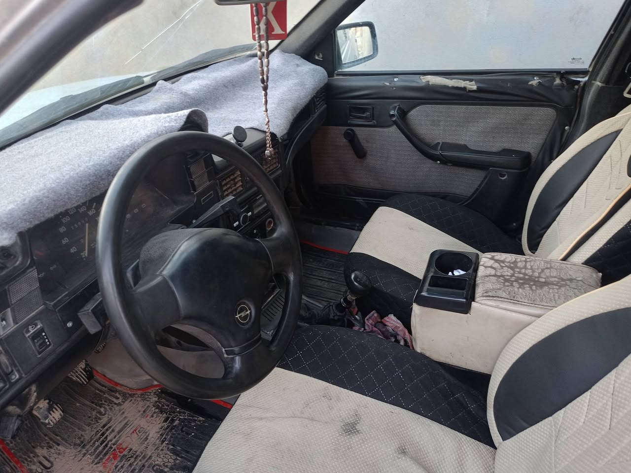 السلام عليكم أوبل كاديت للبيع موديل 90 كاملة مكملة واترايك وين ماتريد رحت بيها للموصل وجعت بيها الاربيل مكينة خير من الله كهربائيات كلها شغالة سنوية منتهية نهاية ال 25 تريد تحويل تريد وكالة مسجل اربع سماعات مدوشمة رقم ديالى مكاني بغداد حي البتول السعر 12 ورقة وبيها مجال قليل ***********
***********
