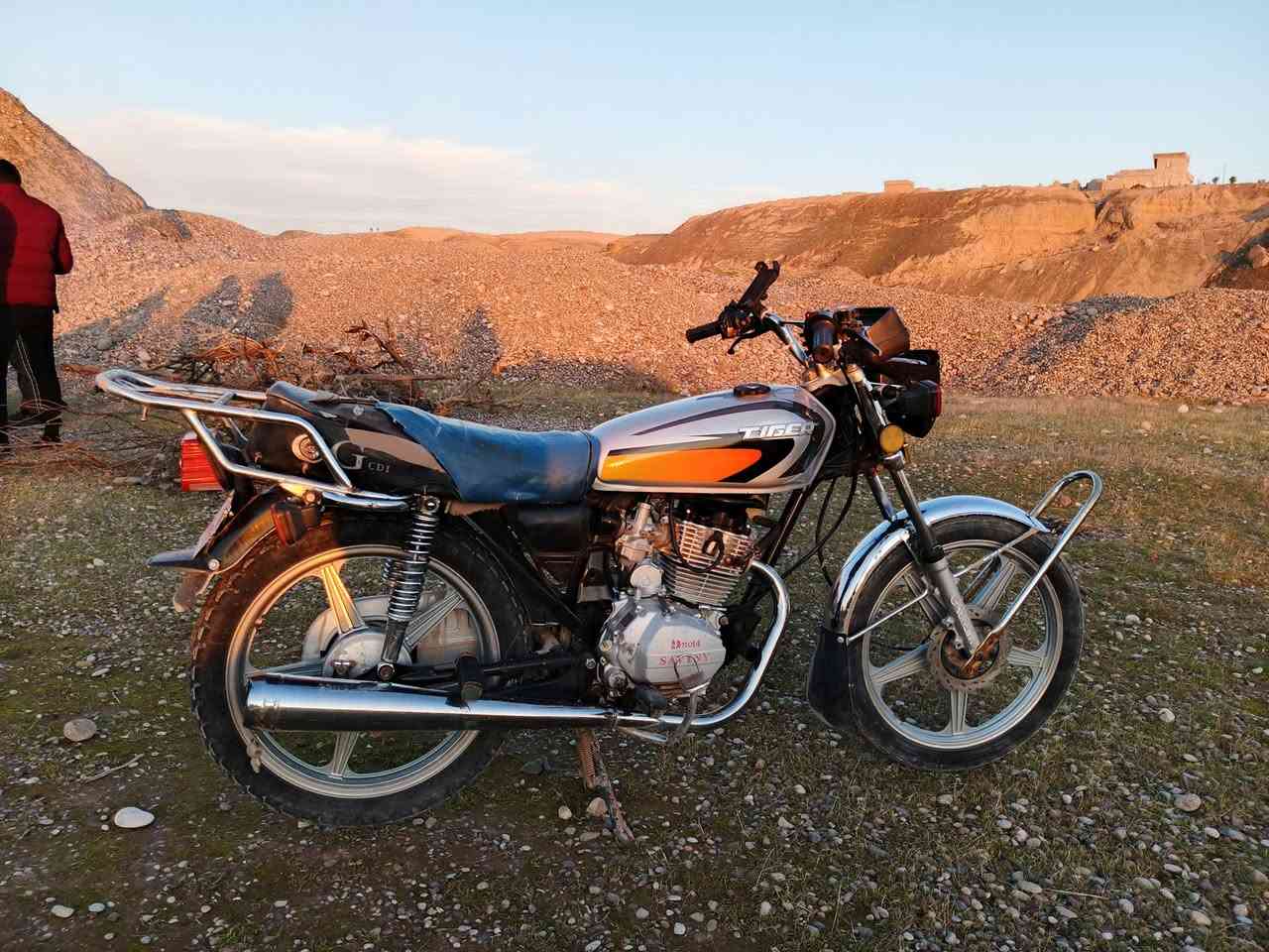 سلام عليكم موطور سيفان موديل 2020محرك معمر صارلو شهر  ما جنايه سلف شقال كلشي شغال السعر 325بي مجال بصيط ***********
