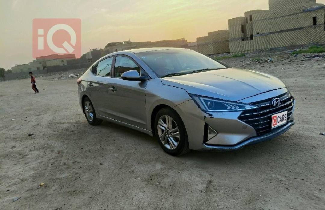 السلام عليكم
النترا 2020 
حرة باسمي سنوية جديدة 

وارد امريكي 
ضرية بنيد ( تعديل بارد ) + جاملغ ( تبديل ) 

مكينة 2000 دوش 
كاملة من كلشي ( تبريد / حدادية / كير / مكينة ) 

السعر 
125 $ و بي مجال قليل 

للاتصال / واتساب 
***********
