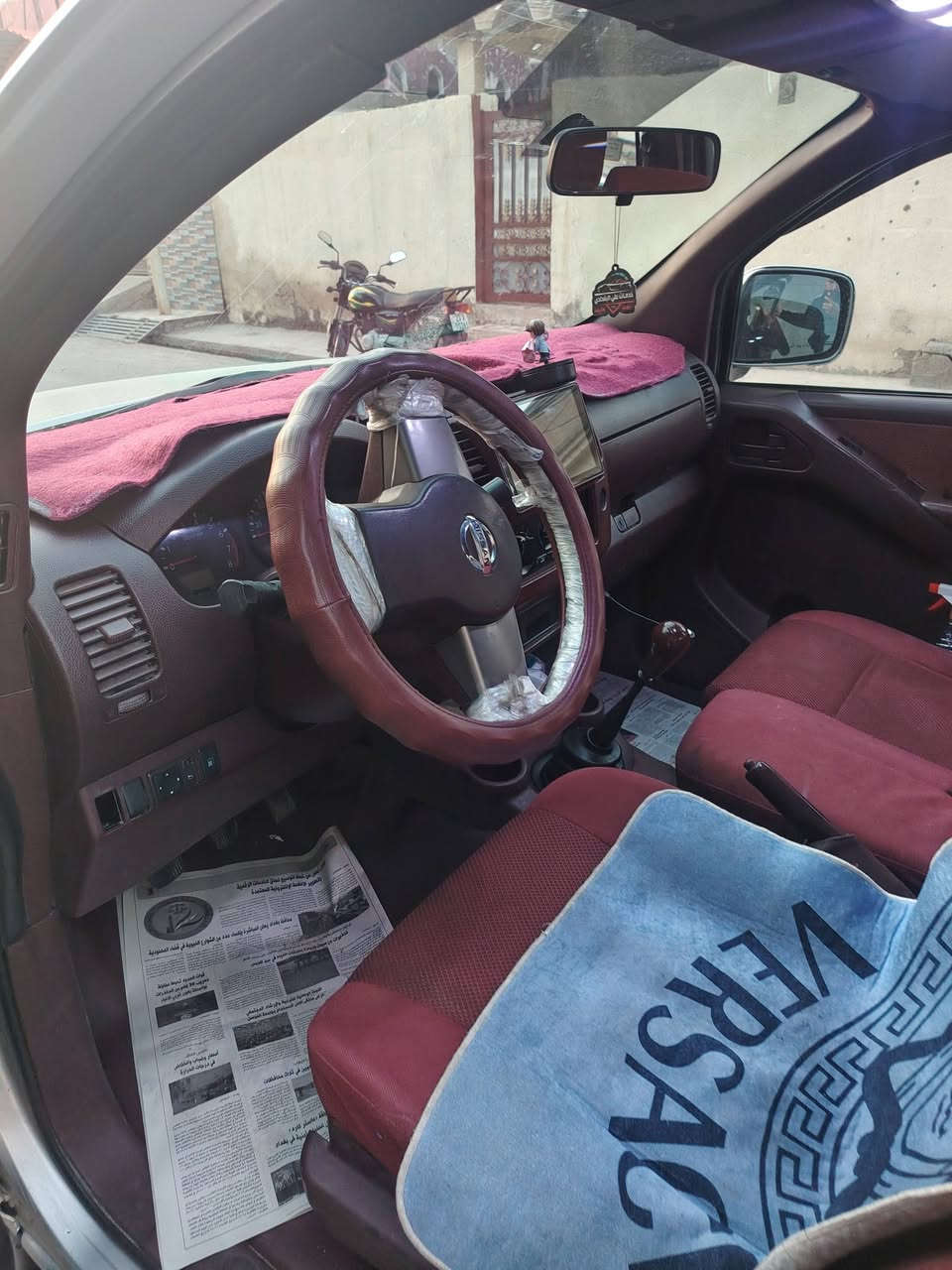 سلام عليكم 
نيفارا  2009   رقم سليمانية 
كير عادي  
بيهه مكانت صبغ 
محرك كير خير من الله 
تخم تاير 
شاشه 
تبريد تدفئة 
مكاني ديالى تحويل ثاني يوم 
***********
