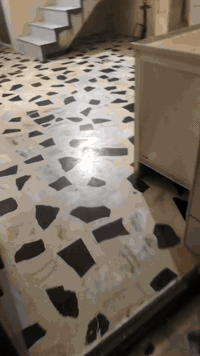 دار اللبيع مساحه 81متر مربع 
الظباط الثانيه شارع الحشد خدمات كامله 
الاستفسار  هـ ***********
