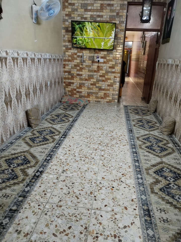 السلام عليكم  دار للبيع 75 متر يحتوي على طرمه واستقبال وحولي ومطبخ وغرفة نوم نظيف كلش الشعب الديوان طابو صرف السعر 110 وبي مجال للاستفسار ***********
