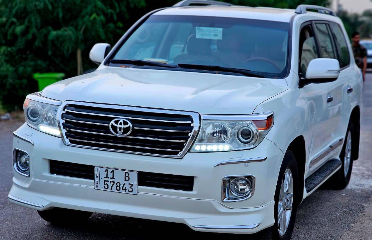 لاندكروز 2012 فطيم اصل V6 
(السيارة مكفولة كفالة عامة )
كير ومحرك مامفتوح
رقم بغداد 
بصمتين +بصمة ابواب 
تحكم ستيرن
فور ويل
شاشة كبيرة
فتحة سقف 
كشنات جلد
كشن كهربائي  
حساسات امامي خلفي 
8ايرباك 
مري قلاب عند الرجوع 
مري كهرباء 
ثلاجة 
وبعد هواي مواصفات معروفة مواصفات الفطيم 

ماشية 170 الف كيلو والسيارة جدا جدا نظيفة ومعتنين بيها ومكفولة من كلشي

السعر 370 وبيه مجال بسيط

رقم صاحب سيارة ***********
