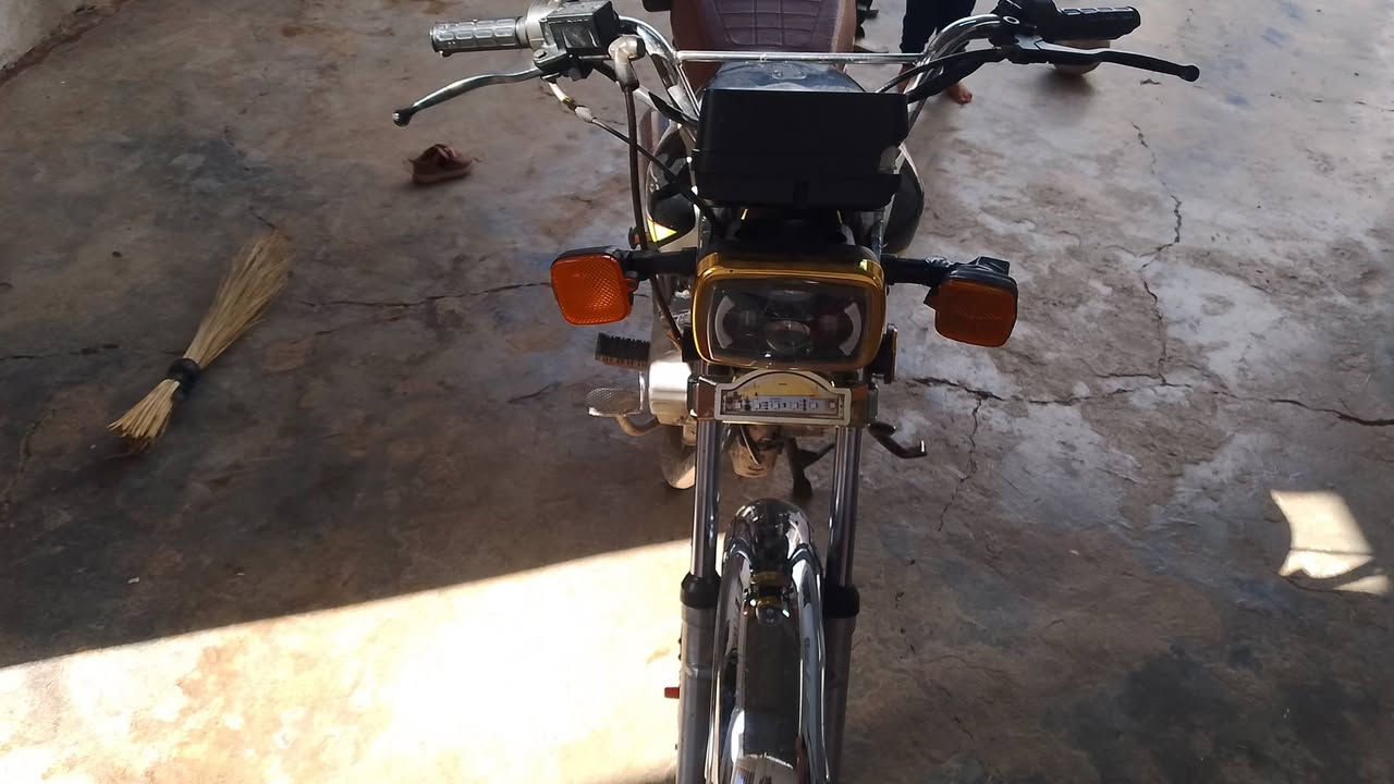 السلام عليكم دراجه موديل 20 كامله كهربائيات سلف كلشي شغال السعر 350وبي مجال لشراي


**إذا كنت صاحب هذا الإعلان وتريد حذفه لأي سبب، رجاءا أرسل رسالة إلى الدعم الفني**