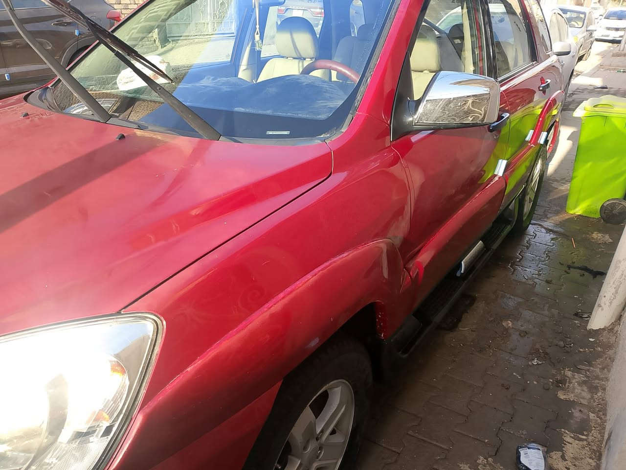 السلام عليكم كيا سبورتج موديل 2009 اربعه دسك رقم نجف دولي هزه جديده سنويه جديده بيه منضومة غار محرك 2000  بي خيط بخار قليل كلش الكير والتبريد جيدات تخم تاير جديد
بيه البنيد والجاملغات الامامية وباب السايق مصبوغات والباقي مكفولة عندي سونار بيها 
مكان السيارة بالنجف بيع او مراوس
السعر 95 وبيها مجال 
***********
