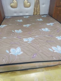 دوشك ضقط اصلي مستعمل يومان فقط سعر 60الف وبي مجال الشراي يتصل 07700278...