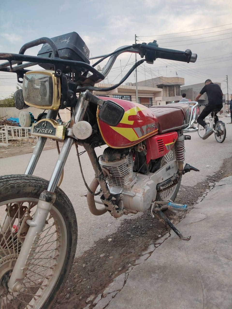 سلام عليكم دراجه للبيع موديل ٢٤ مكفول كفاله عامه المحرك بس كشر تعبان السعر خاص او اتصل ***********
