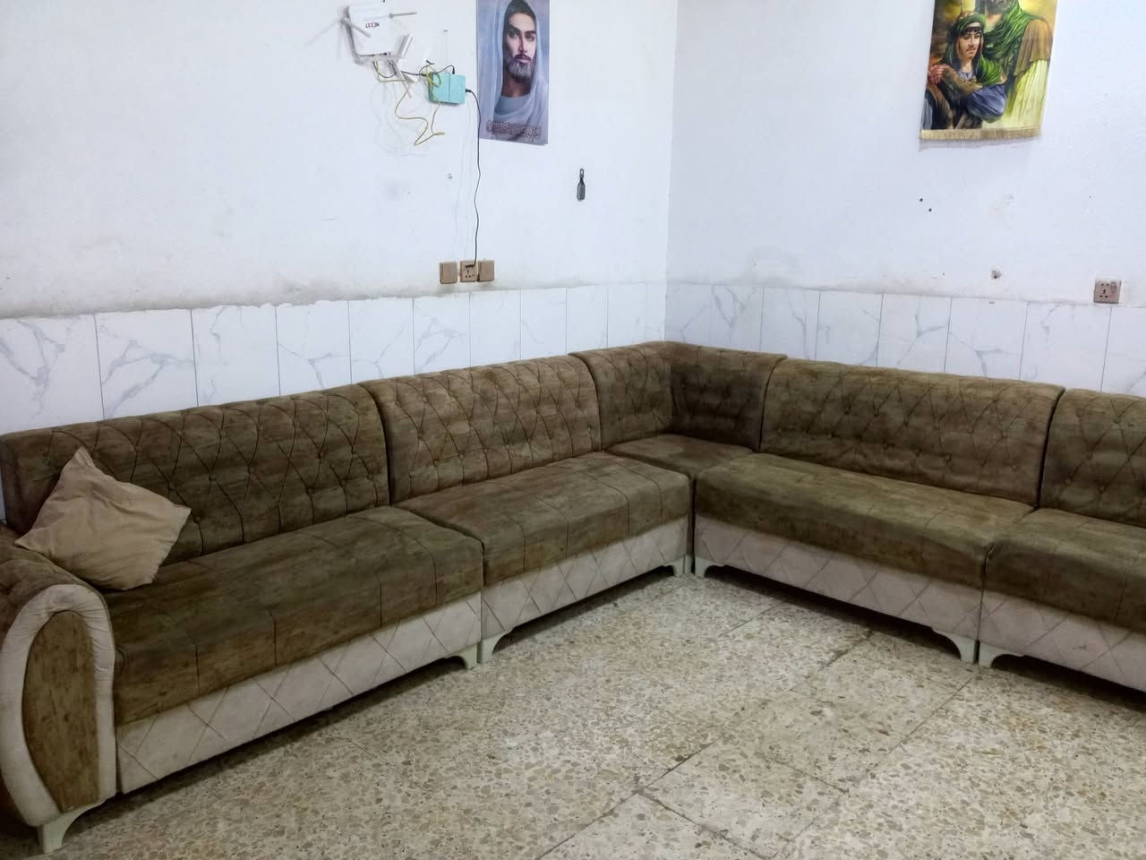 ديوان تكمه نظيف 9مقاعد ب190الف وبي مجال المكان الوشاش *********** يوجد توصيل بكروة  يوجد واتس اب
