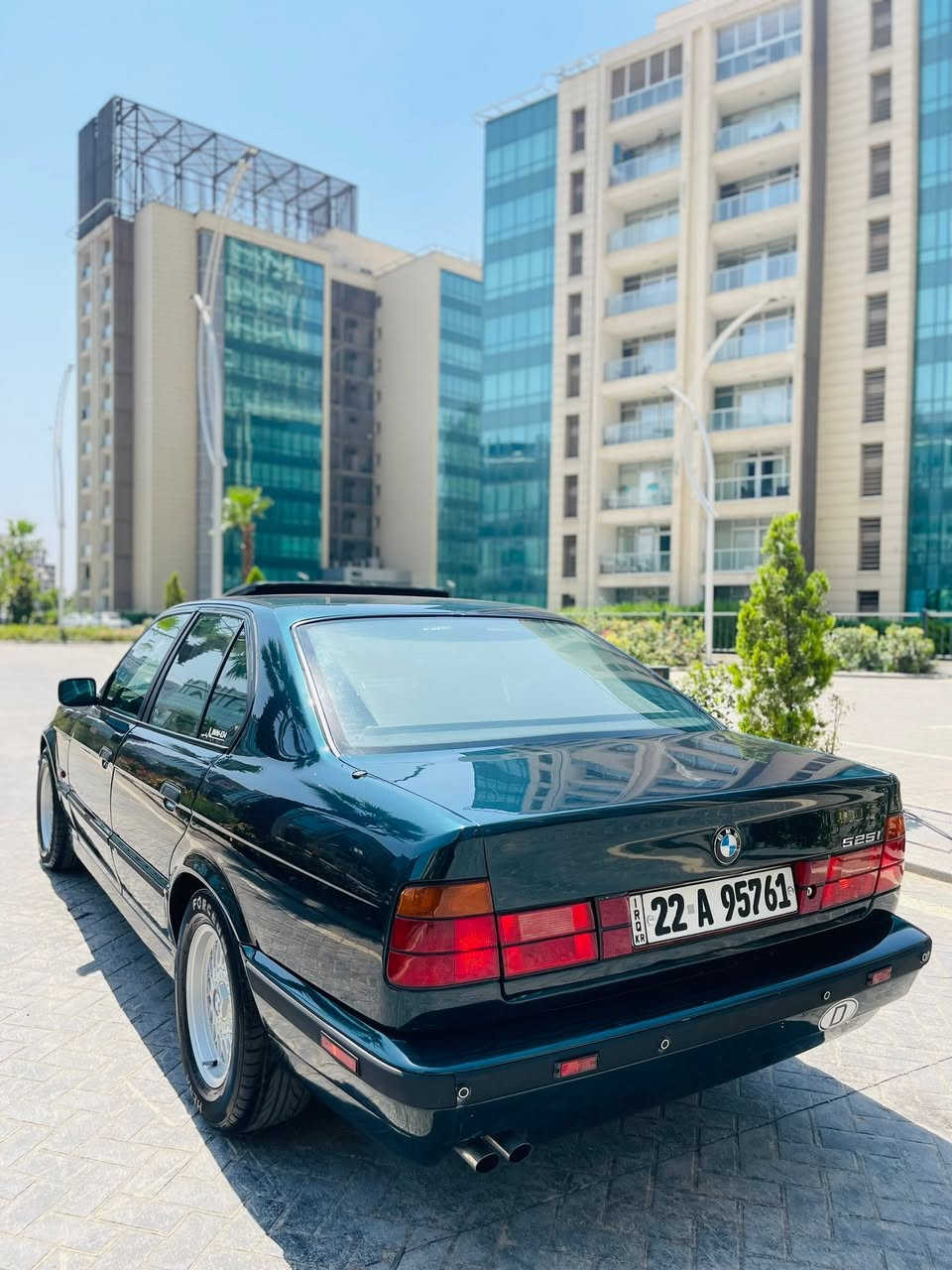 سلاو هاوادارانى BMW بؤ فرؤشتن 
سياره فول فول مواسافاتى ١٩٩٥ى ٥٢٥گو تؤ ماتيك
سياره كه نمونيه لا جوانى فول فؤ مواسافاته پينج پرده جام كاره با تبريد لامس سلاهيد ويل حه سير تايه شاباح كوشن جلدتابلى  سياره كه بى كيشيه بؤ زانيارى زياتر ***********
