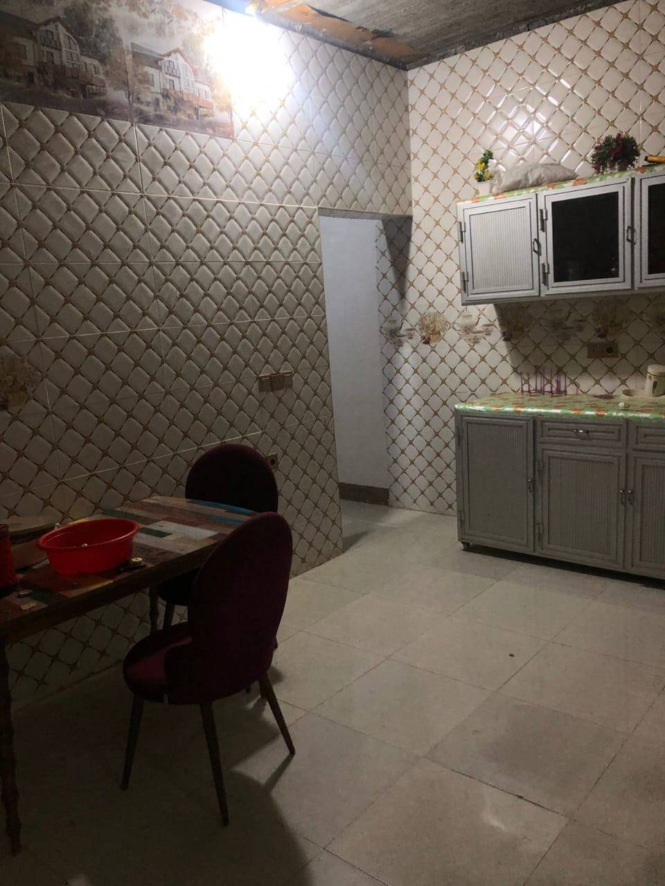 بيت زراعي صياده فول طابقين معزول 

الطابق الأرضي 

غرفتين نوم استقبال هول مطبخ صحيات كراج

الطابق ٢ غرفتين نوم ٤ *٤

استقبال هول 

شارع عريض ١٥ متر صب خدمات ماء كهرباء 

سيراميك فول السعر ١٠٠ مليون 

***********

***********
