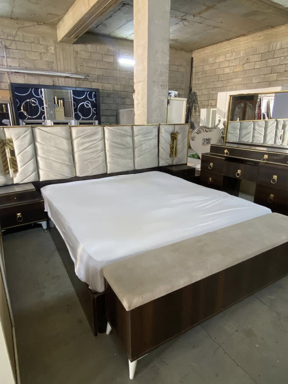 9 قطع. تصميم بيبان نضافه. كلش نضيفه  السعر 500 وبي مجال  الاستفسار اتصال ع رقم ‭0788 894 9966‬
