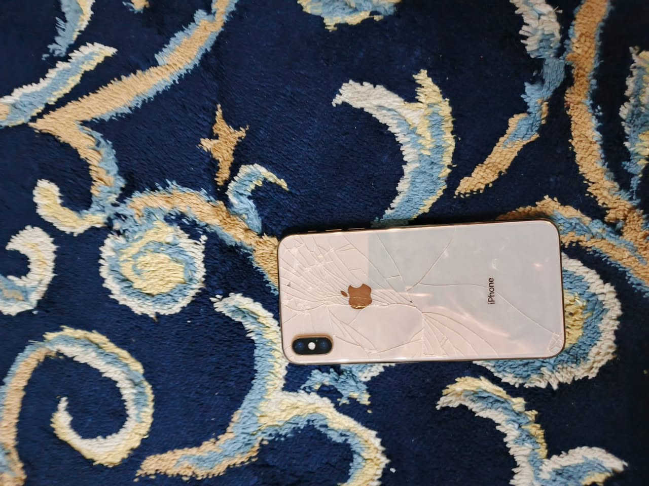 سلام عليكم اكس ماكس للبيع الذاكرة ٢٥٦ بطاريه٨٦ مبدل بطاريه فقط  الجهاز مكسور ضهرا الجهاز كامل مكمل يشغل ببجي ٦٠ فريم مكاني بوبيات عامود ١٧ اتصل ع رقم *********** او المراسله ع ماسنجر متواجد السعر ١٧٠ وبي مجال
