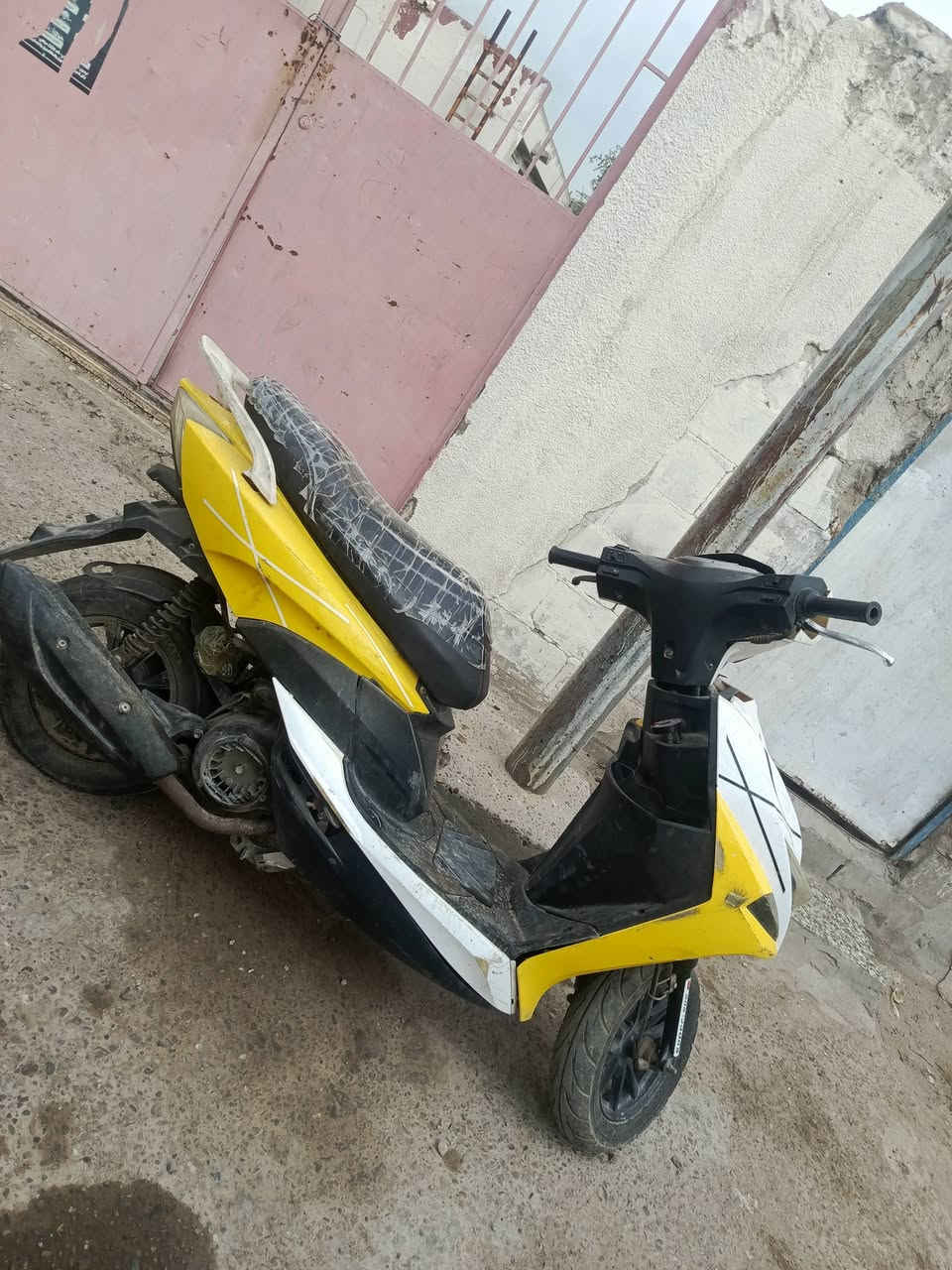 سلام عليكم ماكس صيني
دراجه مجفته جديد بعدها بل سحك 
عوزها فقط شوته مال ماكس تكعد طبيعي سعر
175 قفل بغداد البياع ***********
