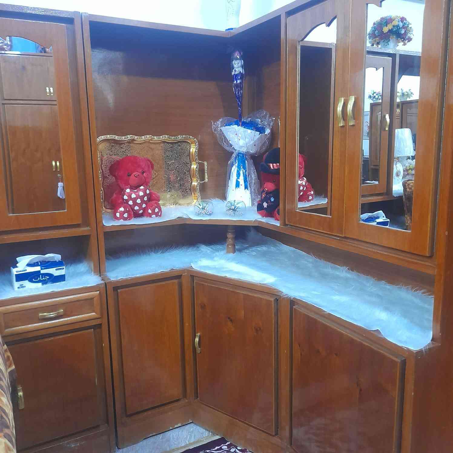 سلام. عليكم من رخصه لادمنيه ولمدير  غرفه خشاب حطاطة  للبيع السعر مليونين و 500 وبية مجال نضافه فول اي خلل مابيها مكاني الكرمه البسوده اي استفسار يرجي الاتصال عله رقم (***********
