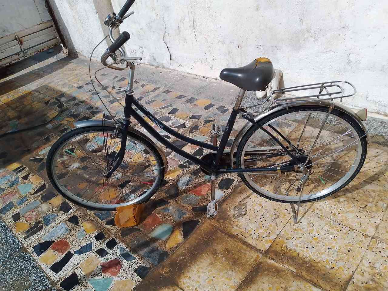 السلام عليكم ورحمة الله وبركاتة عيني عندي بايسكل ياباني مختم حجم 26بلادي سعره بدون جنبازيات 85وبي مجال بسيط ويه الجنبازيات 110وبي مجال بسيط مكاني بغداد الغزاليه قرب ساحه البعلوان للستفسار على الرقم التالي ***********
