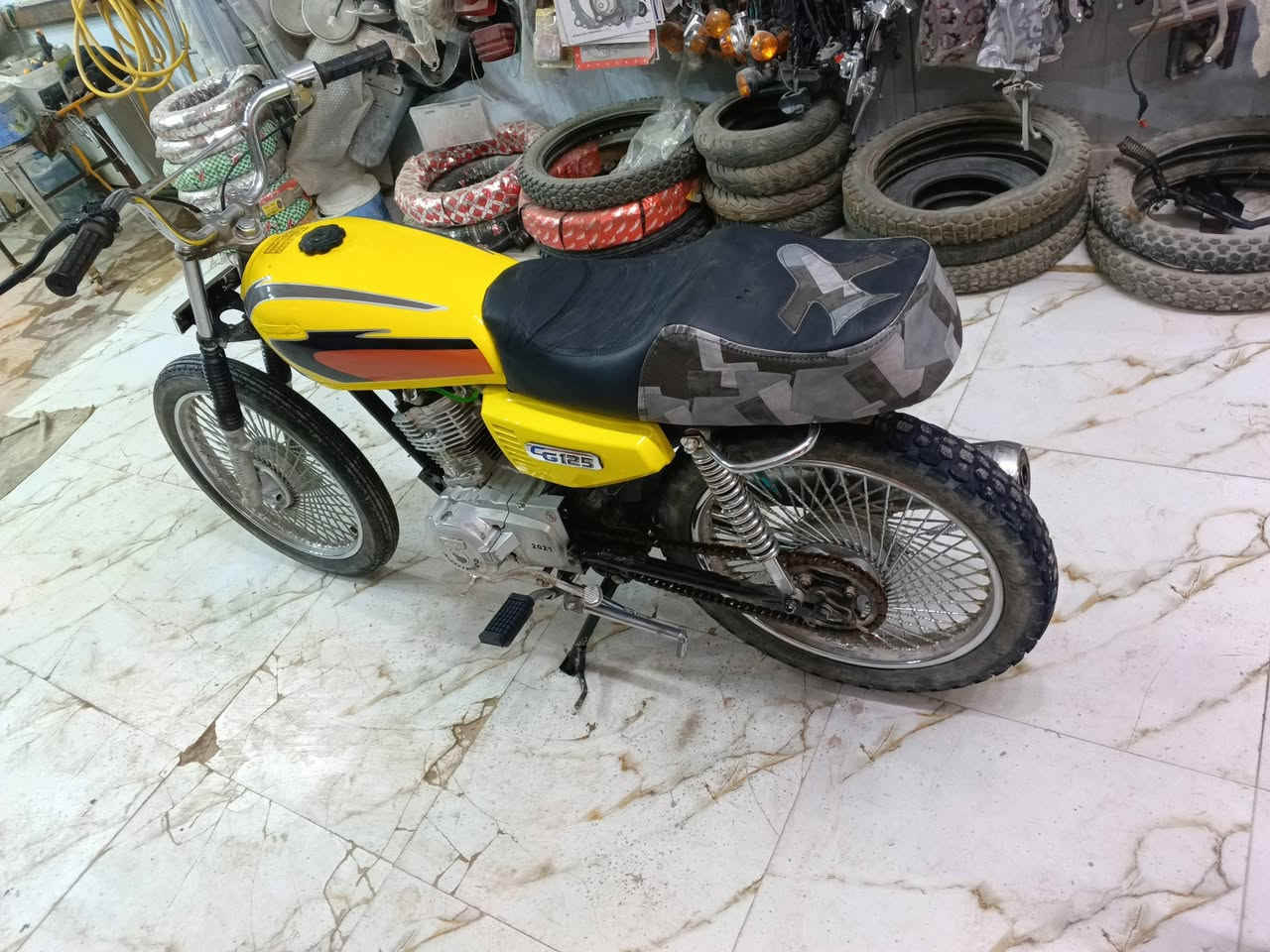 السلام عليكم
من رخصه ادمن الجروب 
دراجه اربعه قير كلك 
تعمير كله 25
بس المحرك 21 
كله جديد دراجه شلعه تخبل مكينه ناعمه كلش 
مزاد مزاد مزاد 
دراجه كلش حلوه احلى من الصور مال جناي 
فقط الى الجناي 
كله جديد سعر 300 
وبيها مجال للطيبين 
***********
