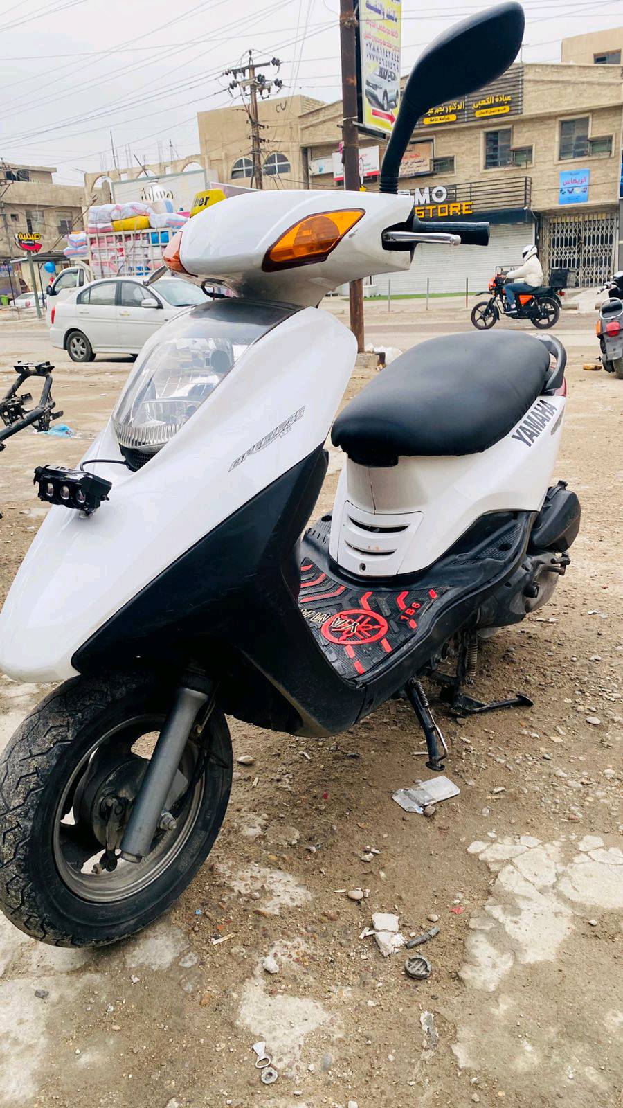 للبيع دراجه بريز سرعه 140مكينه بلاديه مال رمبه ممفتوحه سلف هندر كهربائيات كله شغاله باتري جديد تايرات جدد ودهن جديد بيها ضوه زنون كفرات جدد وما ماشيه هواي مكاني بغداد بياع شرطه رابعه 