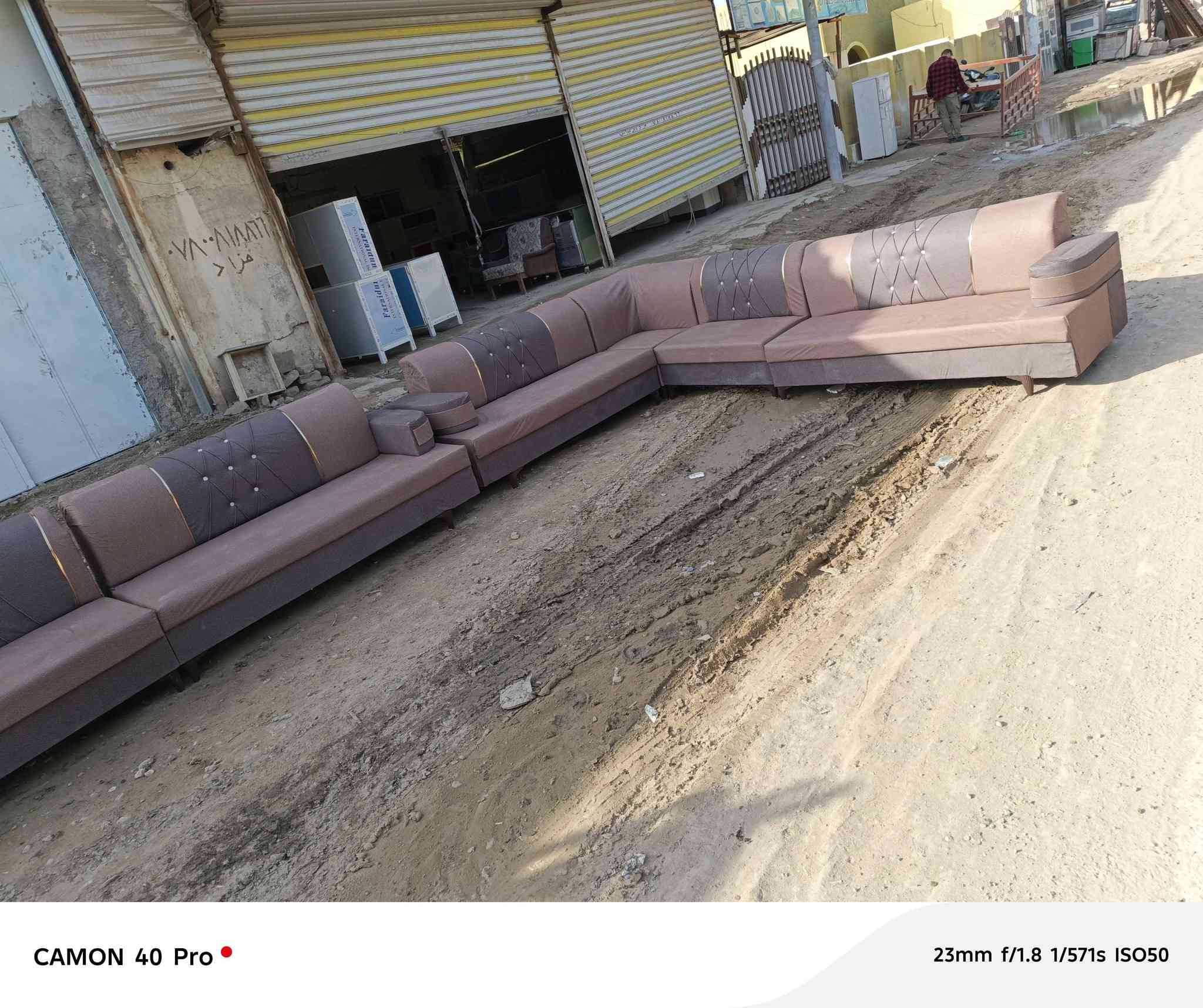 ديوان ٢٢ نفر دواوين اثنين شخط مابيه محد كاعد عليه الاسفنج ضغط وخشب قوي وخالي من اي ضرار  ويوجد لدينا خدمه توصيل الي باب بيتك ***********
