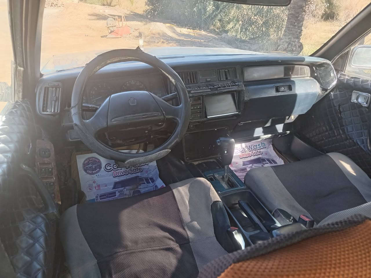 السلام عليكم سيدان موديل 1992 رقم قادسيه تحويل مباشر سياره مكينه وكير بطه حداديه وتخم تاير كهربائية كل شغاله سياره خير من الله سعر 32 وبيه مجال العنوان بابل كفل ***********
