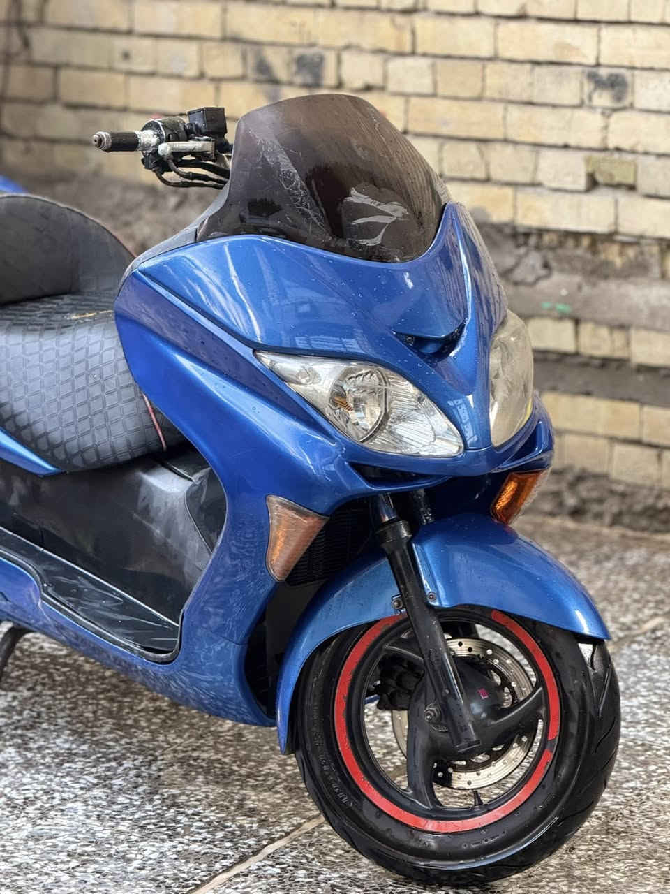 السلام عليكم
فورزة MF0.8 عمية دراجةكلهة شغالة
وكلهة بلادي مكينة فول خرسة تخم تاير جديد منضومة
زنون كلهة كاملة أوراق موجودة السعر ٩٠٠ مكاني 
بغداد العبيدي ***********
