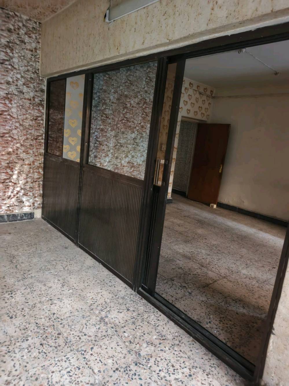 بيت للبيع في الزعفرانبة  ملك صرف في الزعفرانية..خلف سوق الهوى  بناء مسلح مساحة ٢٨٠ واجهة ١٠ متر نزال ٢٨.. طابق واحد.. مع كراج للسيارة عرض ٤ متر نزال  ١٢ متر وحديقة وترك خلفي ٣ متر قابل للاضافة والتغيير.. الاتصال
0791525226