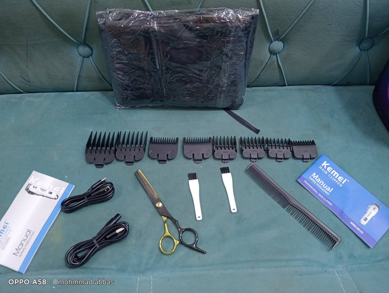 السلام عليكم مكينة حلاقة ماركة KEMEI 
جديدة وكاملة ملحقات 
بدلة 
مقص
مشط 
مشاطة مكينة 
شاحنات 2 
فرج تنضيف 
السعر 85 مع التوصيل


**إذا كنت صاحب هذا الإعلان وتريد حذفه لأي سبب، رجاءا أرسل رسالة إلى الدعم الفني**