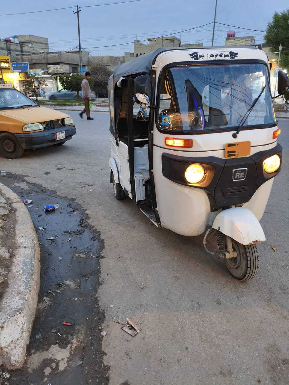 سلام عليكم تكتك للبيع موديل 2022 مكينه مبدل بيهه بوشه وبستم فقط و لغوته مصبوغات على  كد شبر ولباقي كدام عينك رقم وسنويه ***********
