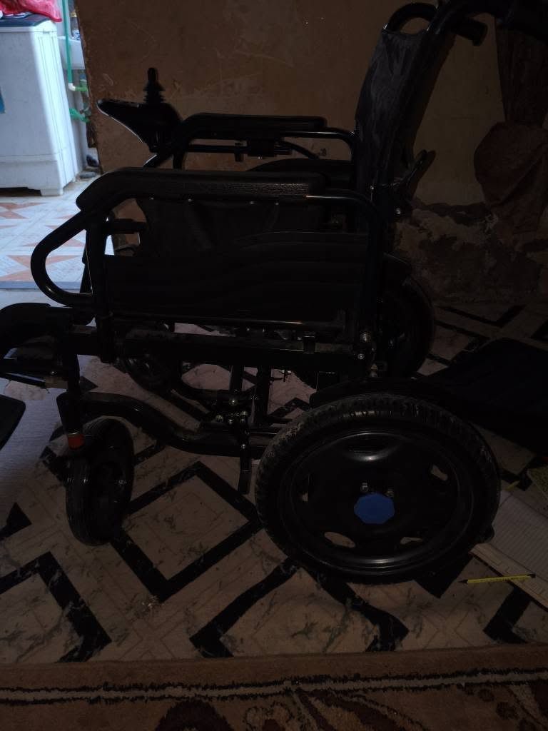 كرسي كهربائيّ مستعمل شهر نضيف شاحنه موجوده  للتواصل *********** السعر 550 البصرة, العراق
