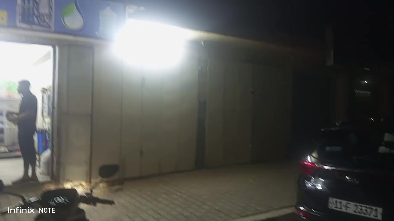 بيت في حي الفارس مع (محلات 3 ) مساحه129 للبيع
***********
