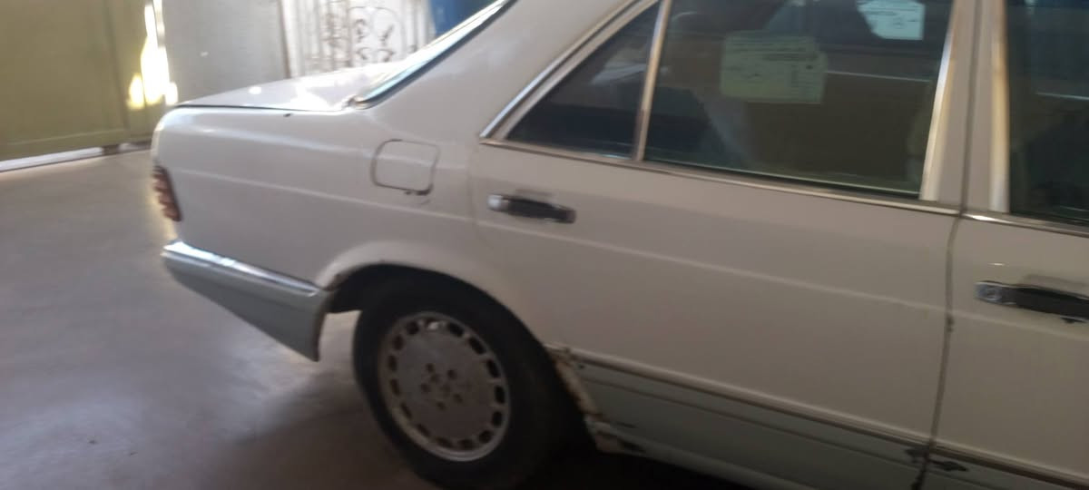 سلام عليكم مرسيدس للبيع فيها محرك بطه سياره رقم بصره رقم الماني موديل 84 راعيها موجودد السعر 25 *********** مكان السياره بغداد الاورفلي
