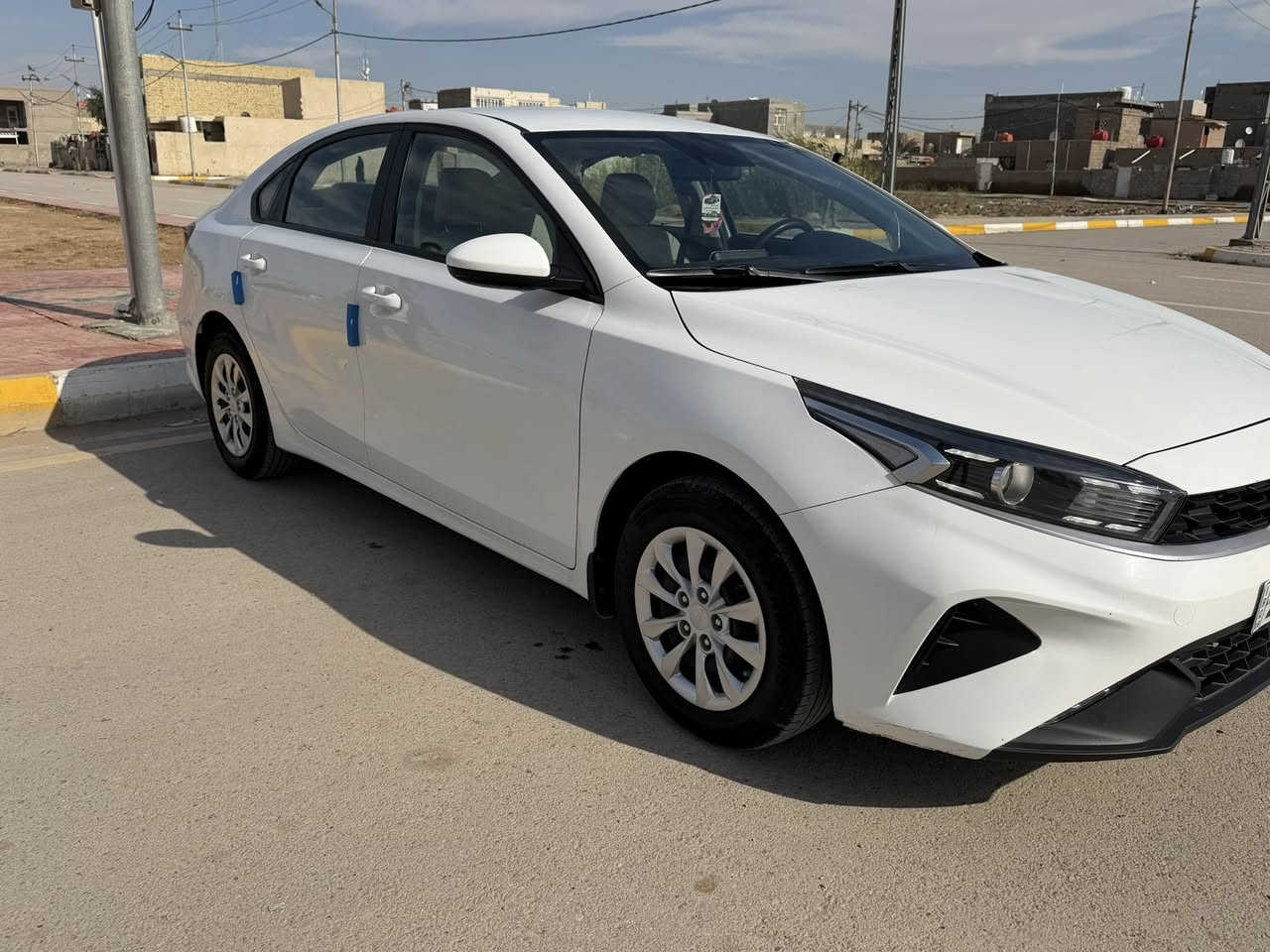 السلام عليكم 
سيراتو ٢٣ 
١٦٠٠ 
تبريد قطعتين 
مواصفات عاديه 
ماشيه ١٠٠ الف
السعر ١٥٨
***********
