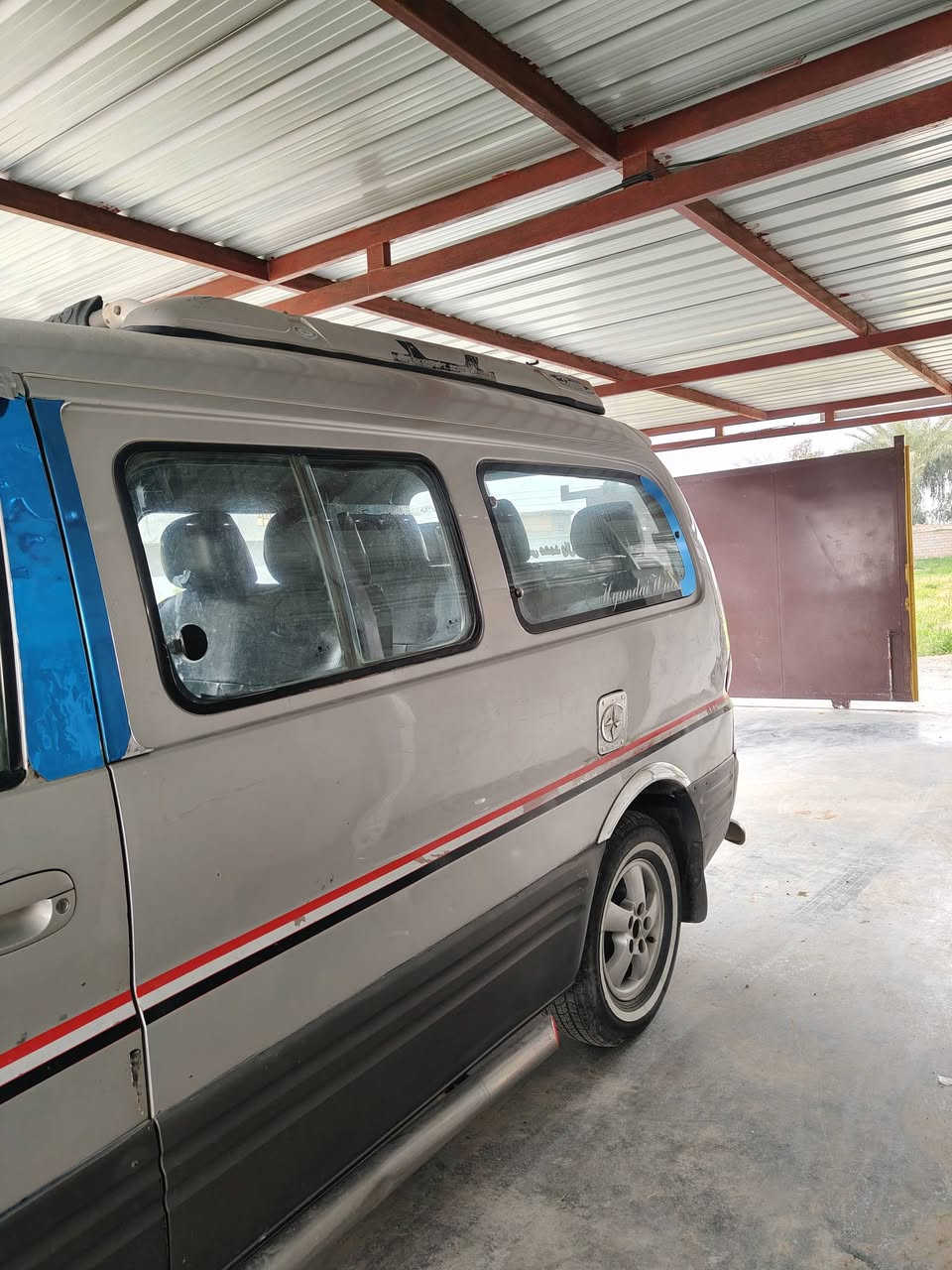 سلام عليكم سياره للبيع مكفوله كفاله عامه عده شاصي منكد شويه وصدر امامي وخلفي تخم تاير جاهزه رقم بغداد المكان المشاهده السعر 95 وبيه مجال بسيط رقم ***********
