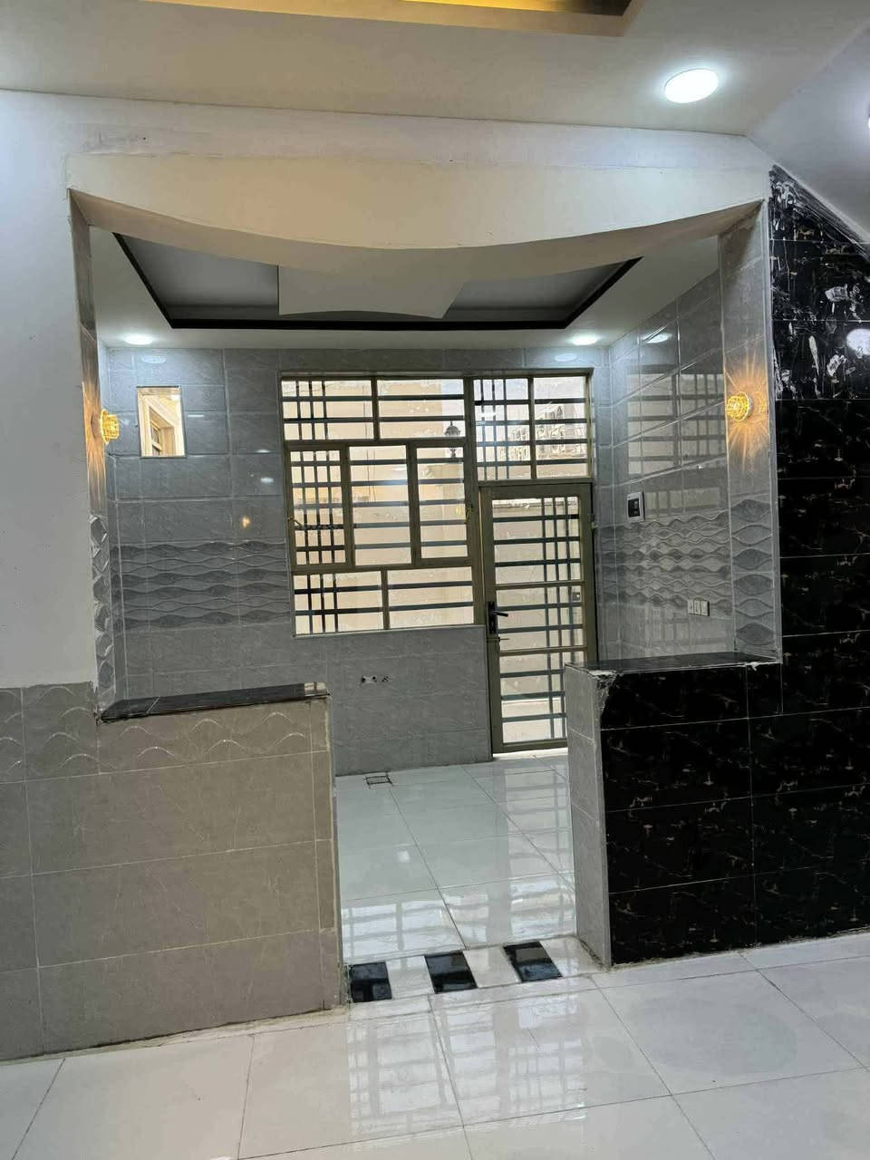 يعلن مكتب الاصدقاء للوساطة العقاريه

دار للبيع  150 م طابوزراعي سند 25اقرار محكمه ثاني يوم🏡
مشمول بقرار 320
✅ تحفه فنيه شغل درجه اوله جيب مهندس وافحص 

موقع ,البيت /نجف🏡  شارع الصب عمود255مقابل سايدين العسكري كبل 

عنوان المكتب شارع الصب مقابل قرية الغدير عمود 261
البناء 🏡 
غرفتين  نوم/صاله/مطبخ استقبال/طرمه /صحيات/مكشوفه
بناء مرتب/ اساس + سقف كونكريت + طابوق جمهوري+سيراميك الواح هندي+ارضيه بورسلين ثقيل ++

ألخدمات 🏡 عرض الشارع 15متر
ماء/كهرباء/مدارس/سوق/تبليط/مولد

*********** واتساب واتصال
