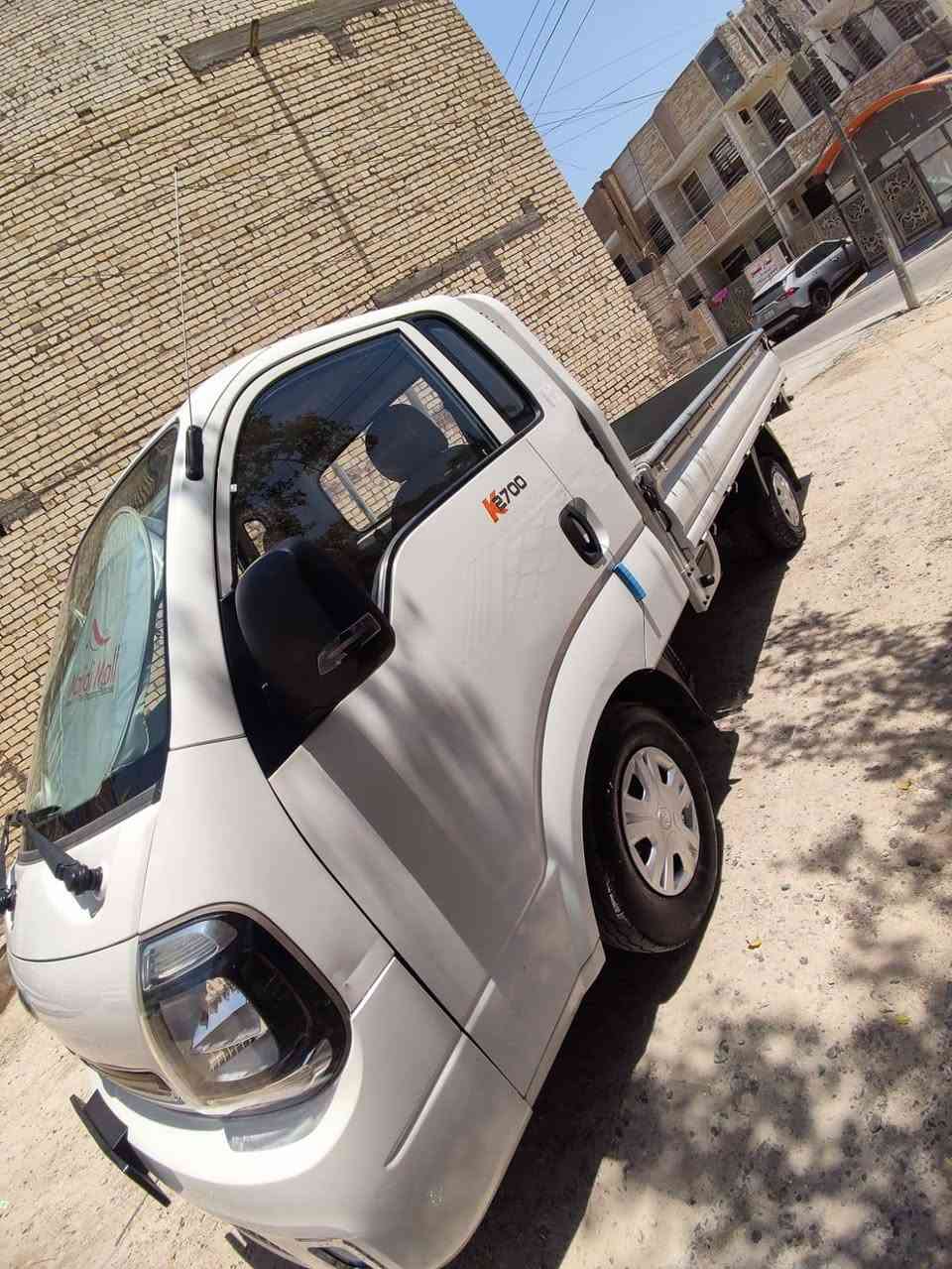 السلام عليكم 
كيا حمل موديل 22  نثية 2700سيارة بسمي سنوية ال 27 كفالة عامة نضيفة جدا استعمال بيت ماشية81 الف
تدفئة تبريد شاشة السيارة مدوشمة عام نحلة 
سعرها ١٤٠ ورقة وبيها مجال قليل 
***********
العنوان بغداد للبنوك
