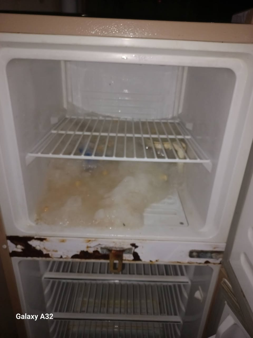 السلام وعليكم توجد ثلاجه البيع السعر خاص الاتصال علي الرقم ***********
