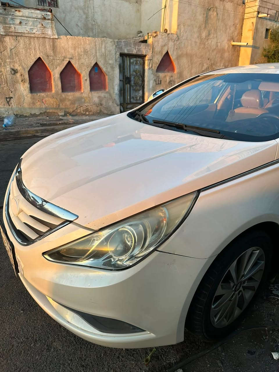 السلام عليكم
سوناتا 2014 خليجي
شركة عامة باسم الشركة تريد وكالة موجودة

كفالة بيها كارت فقط
حجم المحرك ٢٤٠٠ دوش
مواصفات معروفة 
اشاير بالمري
تربيد قطعتين

السيارة جاهزة للأخير ترايك وين ماتريد 
السعر132وبيها مجال
***********
البصرة ابو الخصيب
