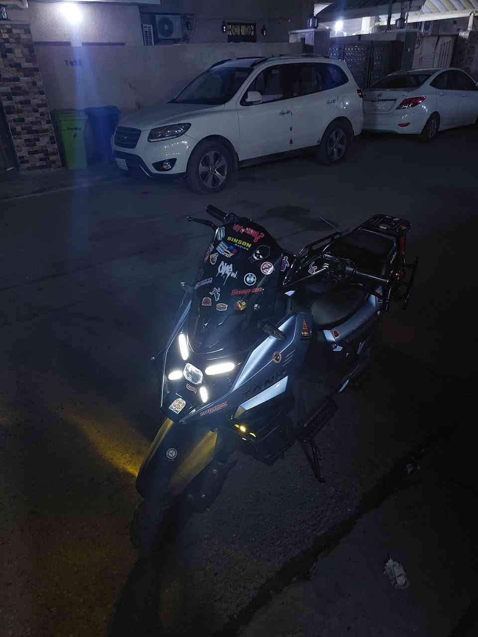 السلام عليكم دراجه شحن للبيع الدراجه نضيفهوجديده اشتريتهه بشهر التاسع 2025 ماشيه ١٥٠ كيلو 8 بطاريات شركه ويلي وبالشحنه الوحده تمشيك ١٠٠ كيلو الدراجه جديده اشتريتهه مليون 400 الدراجه بيهه اوراق جاي ابيع عل مليون وخمسين💥 الف الداجه مابيهه نقص برغي الشاحنه مالته اصليه بيهه مروحه جبيريه وتشحن سريع من الصفر للفول اب 4ساعات سرعه الدراجه 64 ميل رعني اكثر من 100 حقيقي بيهه شخط بطول الوصبع بالكفر الخلفي اليسره من الاخير الدراجه كامله مكمله ملف مالهه 2000 واط و ستاند موبايل و سماعه ومنفذ usb وكلوبات ٢ بومه وبيهه دكمتين للايت العالي نفس التيماكس و اشاره خلفيه يسره مكسوره ومصلحه ومدرعه الدراجه ***********
