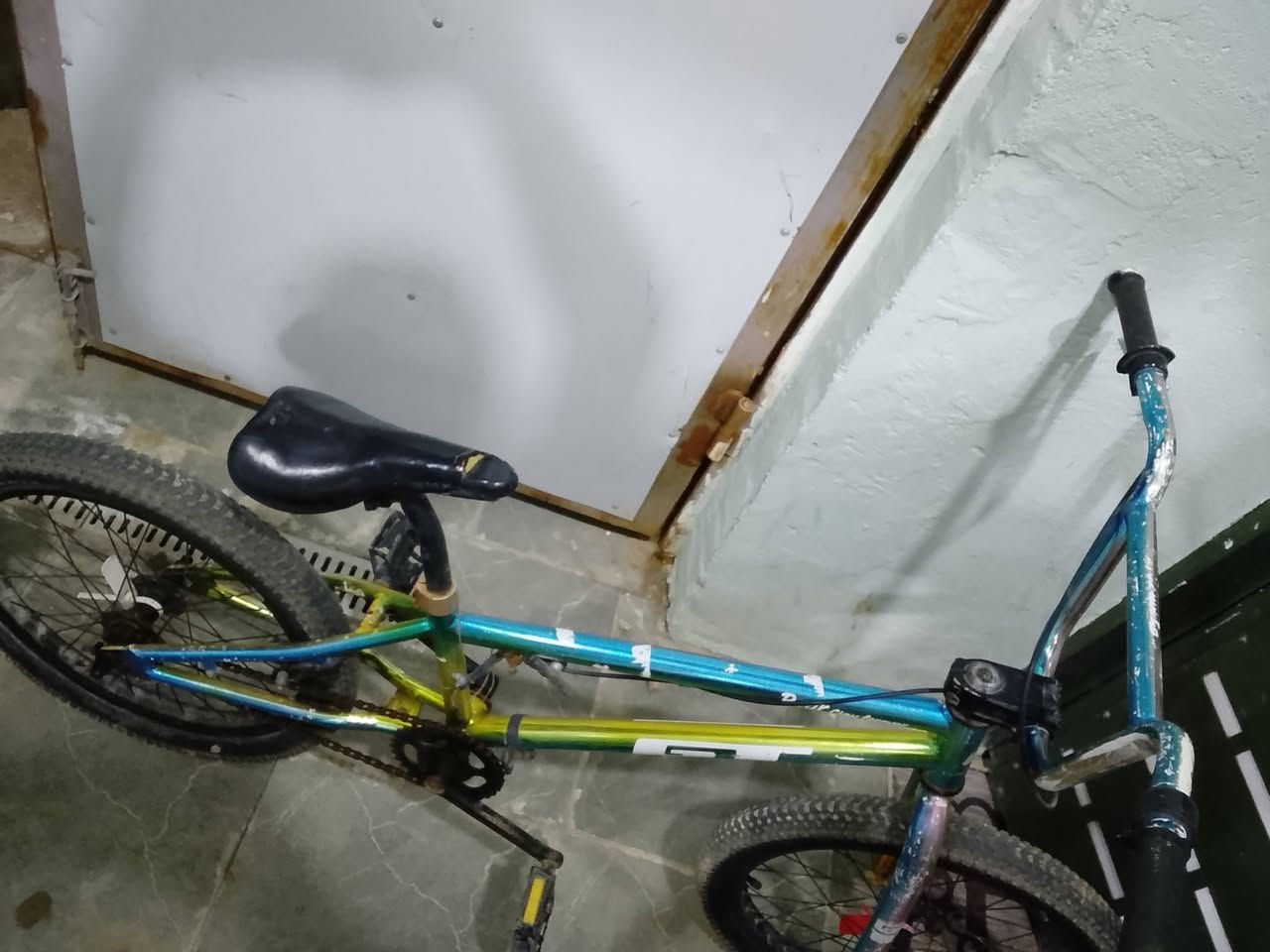 سلام عليكم بايسكل Bmx للبيع
بي شخوط قليله زنجيل مايخرط تايرات نضيفات السعر 60 وبي مجال مكاني ديوانيه الاسكان الجمعيه قرب جامع أهل البيت للاستفسار الاتصال على الرقم ***********
