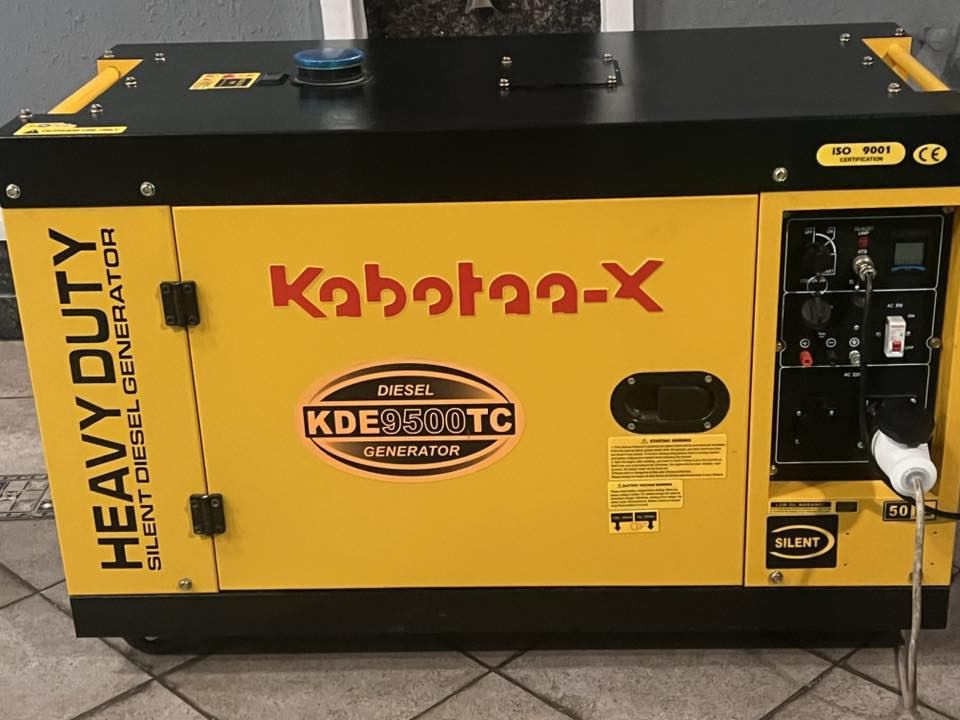 السلام عليكم مولدللبيع
:

* الماركة: Kubota-X
* الموديل: KDE9500TC
* النوع: مولد گاز
* التردد: 50 هرتز
* الجهد: 230/400 فولت
* القدرة المستمرة: حوالي 8 كيلوواط
* القدرة القصوى: حوالي 9.5 كيلوواط
* التشغيل: سلف كهربائي (بطارية)
* نظام التبريد: هوائي
* الوقود: گاز
* مناسب لتشغيل المنازل الكبيرة والمحلات والأجهزة ذات الأحمال المتوسطة إلى العالية. 

وبسعر مناسب 

المكان / بغداد حي اليرموك 

للتواصل خاص او على رقم الهاتف 
                              ***********.

