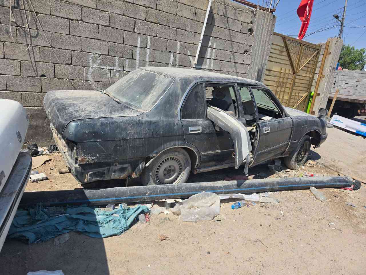 السلام عليكم سيارات ثنين للبيع ارنب ابيض وارنب لون نيلي الارنب النيلي ادوات والرنب البيض أصولي للبيع السعر 35 وبيهن مجال رقم الهاتف***********/***********
